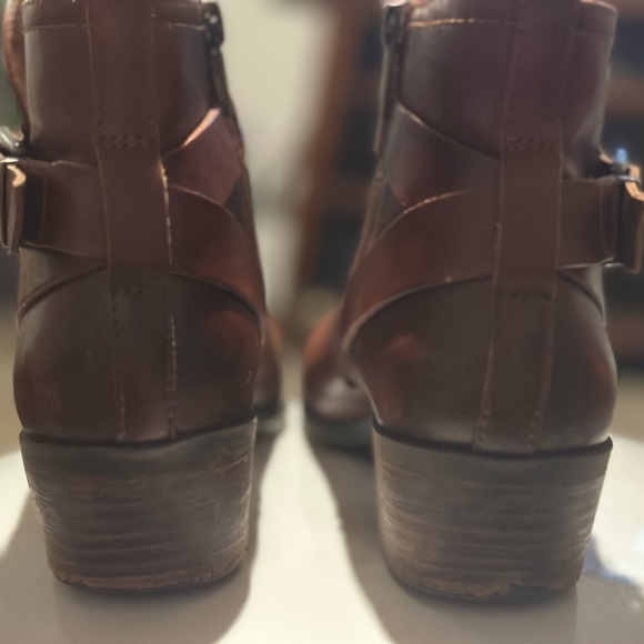 Vince Camuto Peamer Booties - Picture 4 of 13